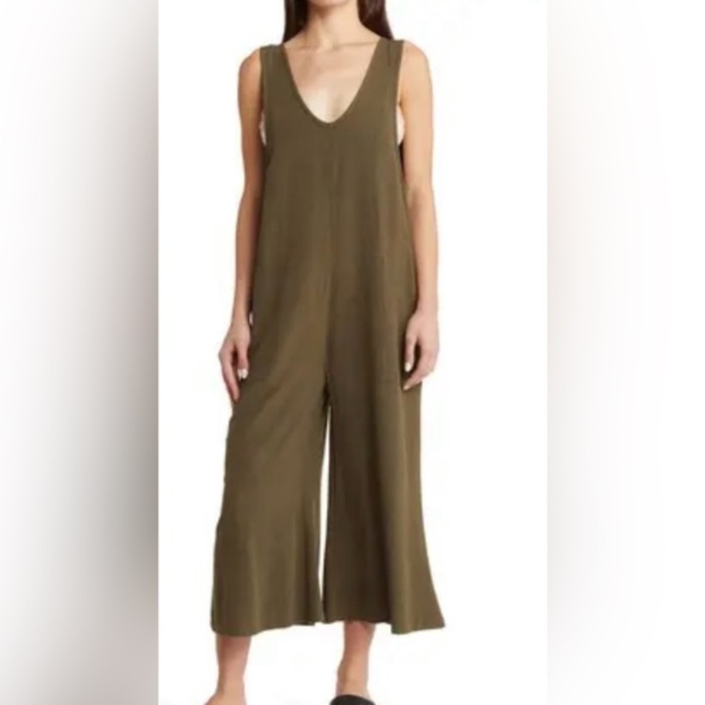 Chic Sleeveless Cropped Jumpsuit in Olive Sarma Size L full length 50 inches